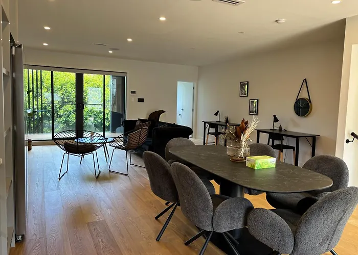 Epsom Tidy House Unit 6