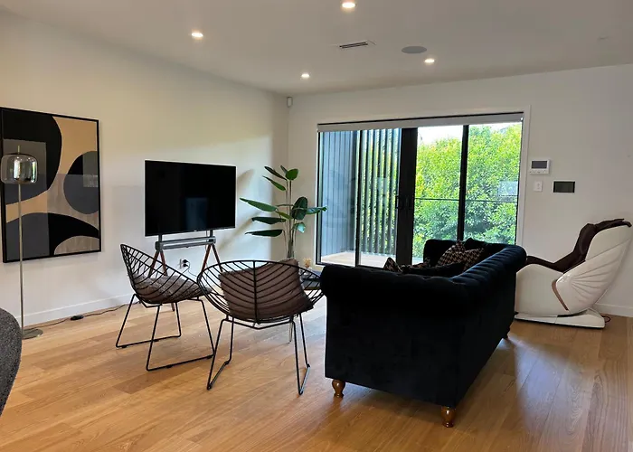 Epsom Tidy House Unit 6