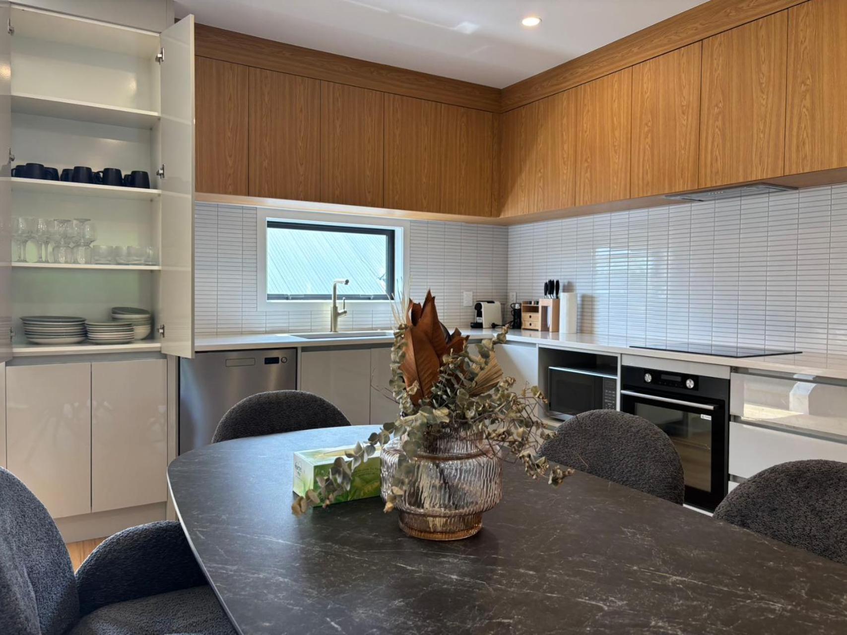 Epsom Tidy House Unit 6 *