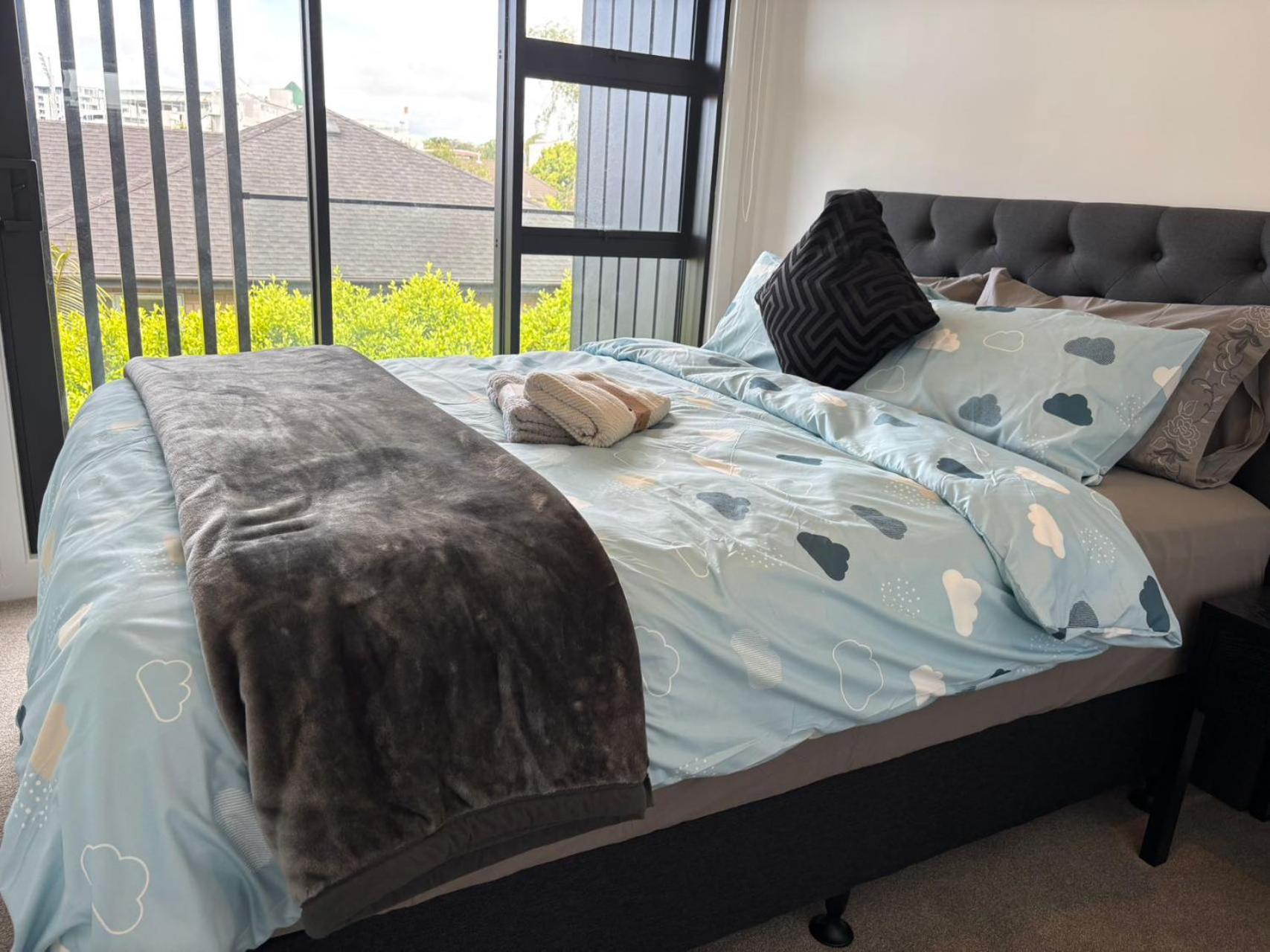 Epsom Tidy House Unit 6 *